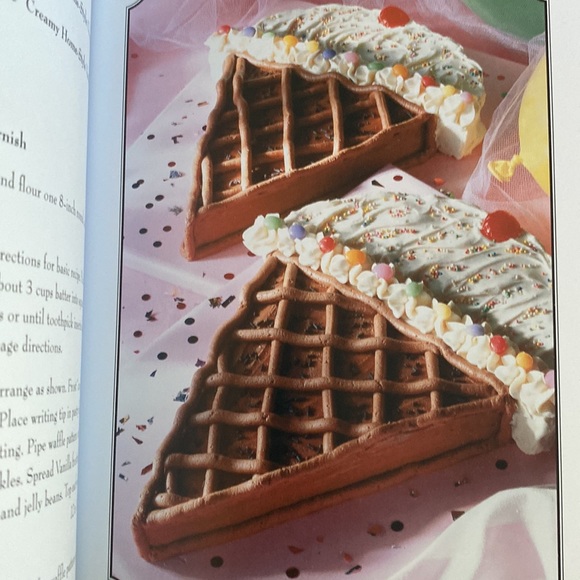 Duncan Hines Classic Recipes Cookbook - Picture 6 of 16